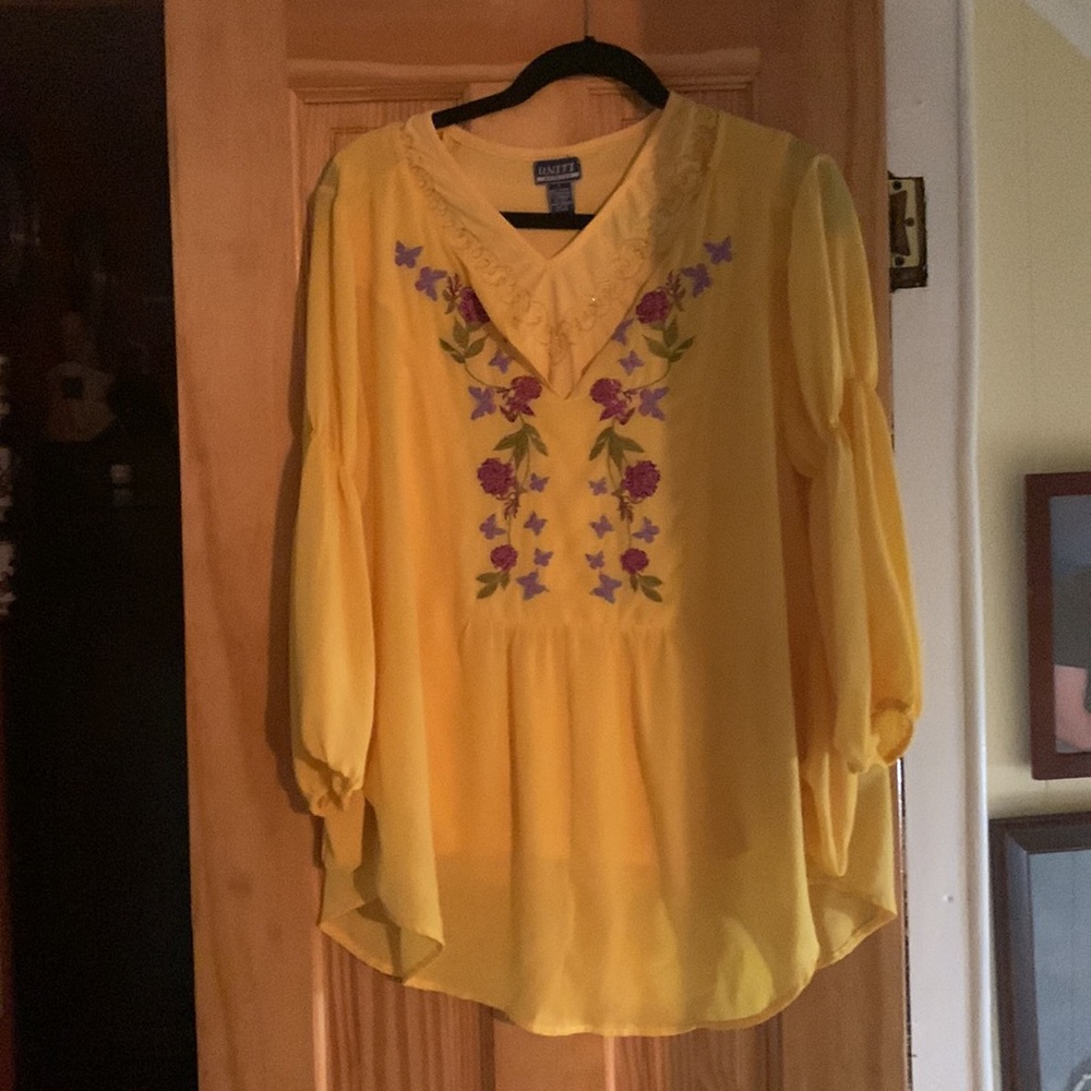Beautiful & happy 2 piece blouse set